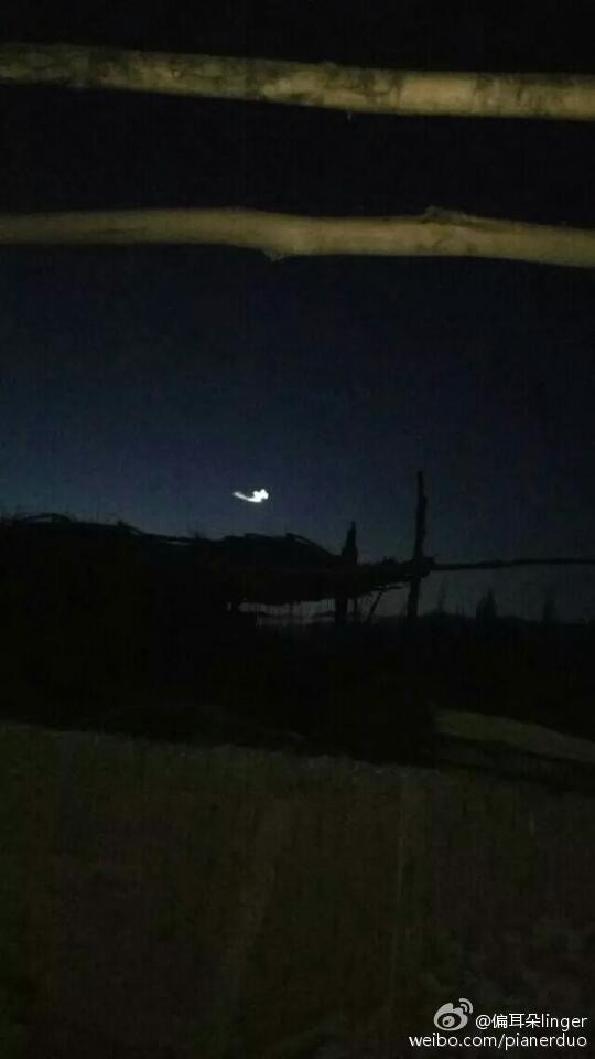 天津网友上传于12月13日22:36(或为朋友圈转贴,无法证实是否在天津拍摄到)
