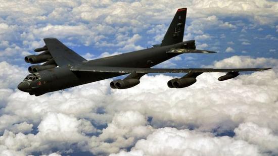 美国媒体称美军B-52轰炸机因恶劣天气“误闯”中国控制岛礁空域。