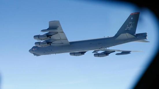 美国防部表示这两架“独走”的B-52完全是“意外”的