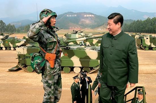 习近平登上809号战车