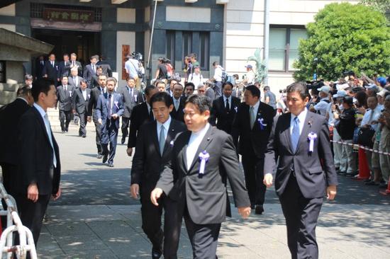 资料图：日本政客参拜靖国神社