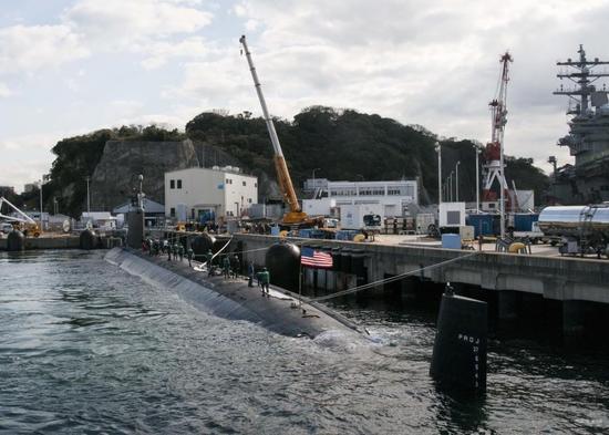 12月22日,美国海军最新型“弗吉尼亚”级攻击核潜艇SSN-775“德克萨斯”号抵达日本横须贺军港进行访问活动。