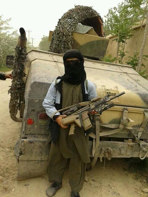 资料图:塔利班缴获先进SCAR特种战斗步枪