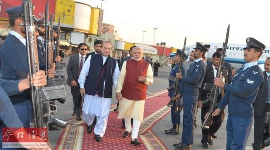 ����ͼƬ���ͻ�˹̹����л�������ӡ������Ī�ϣ��ң���ͬ�������̶ӡ�