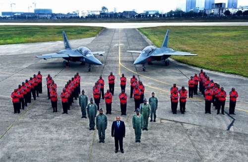 外军学员试飞L-15高教机