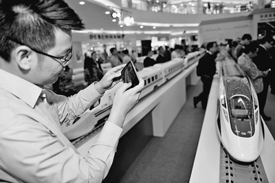 ��ӡ���������׶��żӴ�ٰ���й�����չ�ϣ�һ���ι��������й�����ģ�ͣ�������Ƭ����