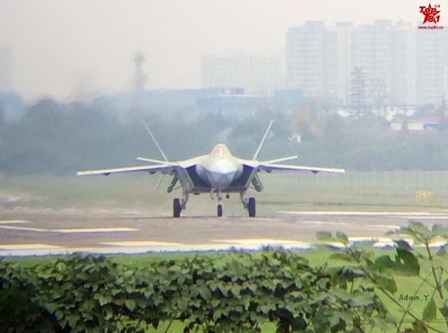 资料图:中国新型歼20战机