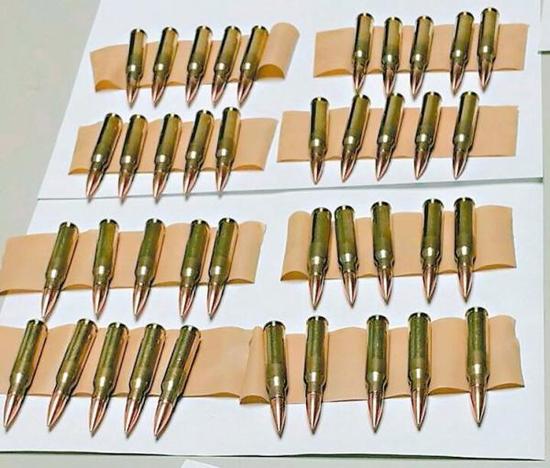 台湾“航警局”从美国士兵包内检查出来的子弹。