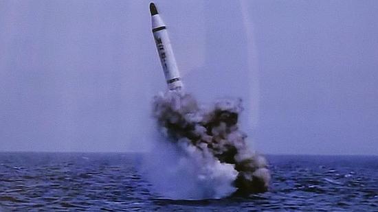 ����ͼ����ǰ���ʽ��е�Ǳ�䵯����������