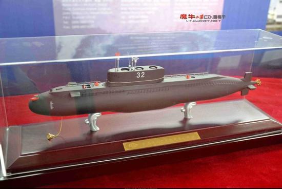 新型潜艇武器需要经过多次水下实际测试才能正式装备部队,为此我国早年制造了200型试验潜艇。由于200型潜艇已过于老旧,我国又在近年制造了全新的32型试验潜艇。试验潜艇主要用于测试高新武器,通过其测试的武器可预测中国潜艇未来主要武器配置。 (超大军事 魔牛小队)