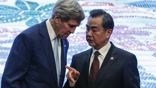 1月7日晚,王毅应约与美国国务卿克里通电话。王毅强调,中方坚定致力于半岛无核化目标,坚定致力于维护半岛和平稳定。中方愿与包括美方在内的所有有关各方进行沟通。