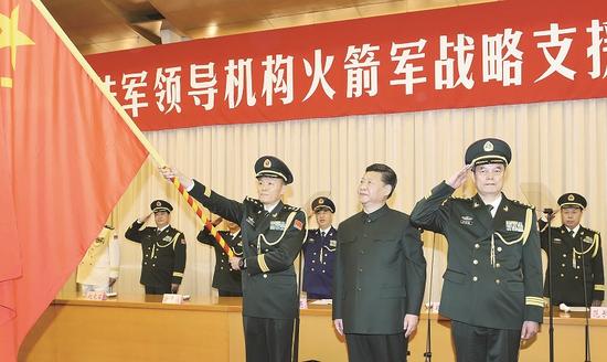 在成立大会上,习近平对火箭军是这样定位的——我国战略威慑的核心力量,我国大国地位的战略支撑,维护国家安全的重要基石。按照核常兼备、全域慑战的战略要求,增强可信可靠的核威慑和核反击能力,加强中远程精确打击力量建设,增强战略制衡能力。