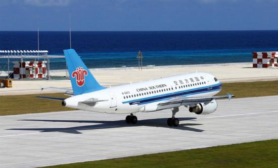 “美方明确对这些试飞以及中国在南海争议岛礁上的相关活动表示关注。”继美国国务院对中国永暑礁试飞活动指手画脚,称其“加剧紧张,威胁地区稳定”后,五角大楼7日也插嘴中国的南海行动,对中国目前已有3架民航飞机在永暑礁试飞“表达关切”。