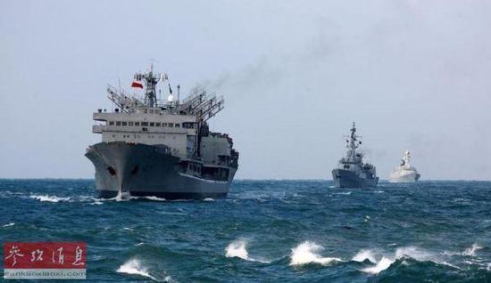 资料图:巴基斯坦海军与中国海军举行联合演习。