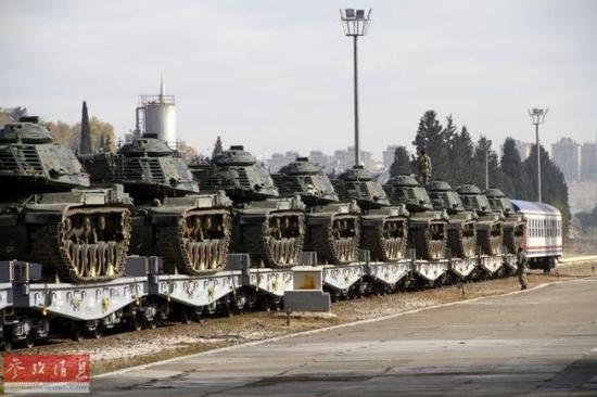 资料图:土耳其向土叙边境调遣大批坦克。