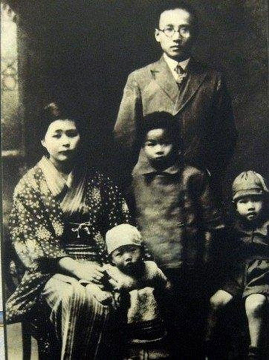 郭沫若与妻子佐藤富子及子女