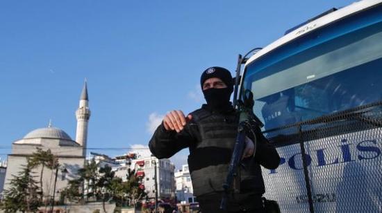 14�գ�һ�������侯�쿴�����յ��������¹㳡 