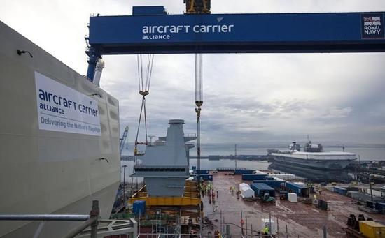 “威尔士亲王号航母安装艉部舰岛