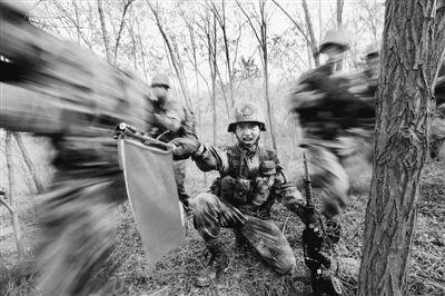 军队改革紧锣密鼓,部队训练热火朝天。