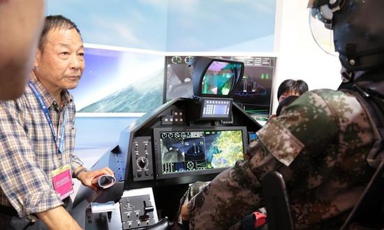 最新的国产四代作战飞机座舱应该是整体式大屏幕显示器