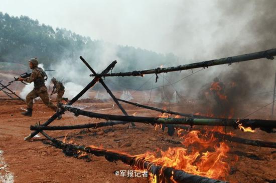 资料图:解放军训练