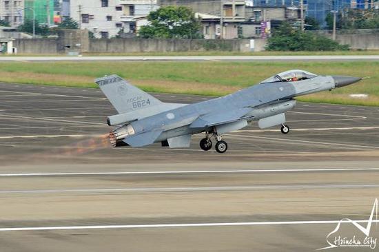 嘉义基地21中队的F-16战斗机 