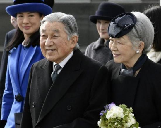 这次访问不仅是登基28年来首次，更是历代日本天皇中，首位访问菲律宾的日本天皇、皇后。