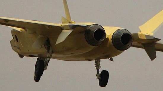 资料图:“黄皮”歼-20战机试飞