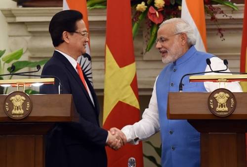 越南总理阮晋勇与印度总理纳伦德拉·莫迪。