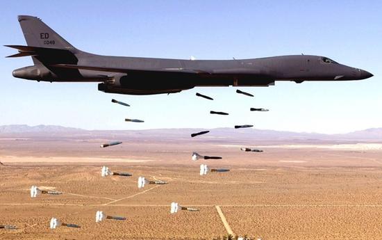 资料图:美军轰炸机投弹