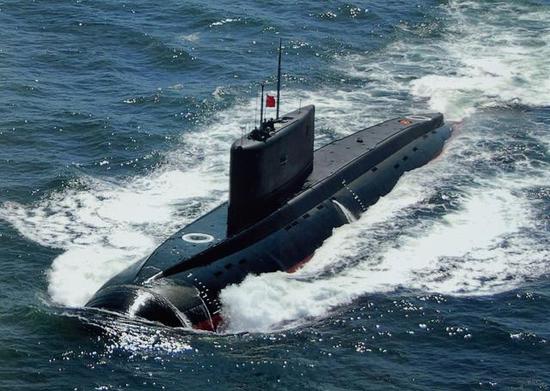 图为中国海军装备的俄制基洛级常规潜艇。