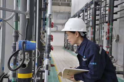 中国铀业工人(图为天山铀业李江)