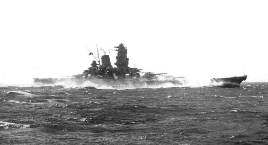 1941年10月20日,大和号战列舰在进行海试。