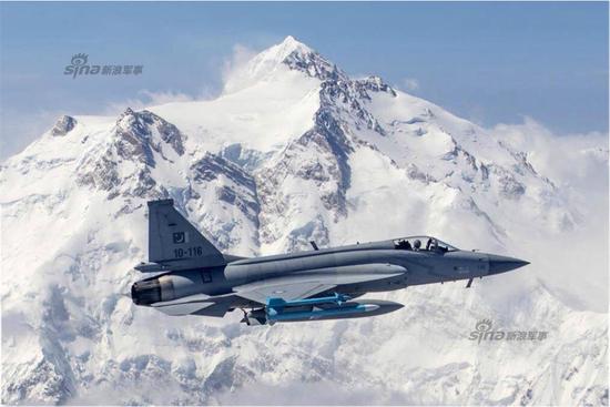 ���գ�����Ȩ��ý�幫���˰ͻ�˹̹�վ�װ����JF-17��������ս������ϲ������ɽ������Ѳ�ߵĸ�����Ƭ��ϲ������ɽ���M����������ң������й���ӡ�ȡ��Ჴ�����������ͻ�˹̹������Ѳ�ߵ�����ս�����������������估��öSD10A���տյ�����ö����PL-5EII����񶷵�����