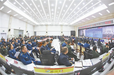 南部战区组织机关参谋人员业务培训,提升联合作战值班和指挥能力。