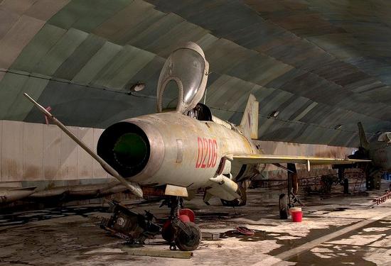 封存在贾德尔空军基地的阿尔巴尼亚空军歼7战机。