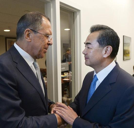 王毅与拉夫罗夫(资料图)