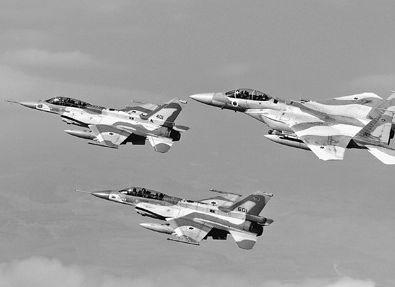 资料图:以色列空军F-16与F-15战机