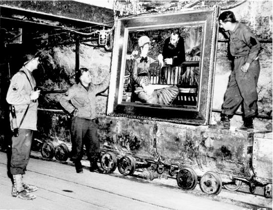 1945年,“古迹卫士”在德国一个矿山里找到法国画家爱德华·马奈的作品《在温室里》