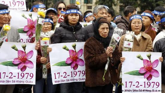 越南民众在河内举办中越战争37年纪念活动
