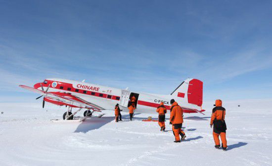 2015年12月7日,中国首架极地固定翼飞机“雪鹰601”在南极中山站附近试飞成功