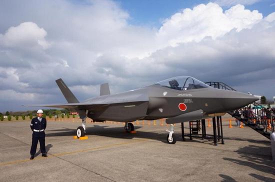 日本航空自卫队展出F-35A 战斗机模型