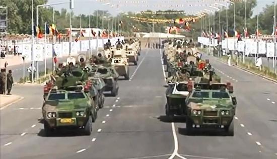 非洲国家乍得阅兵式 亮相多款中国制战车火炮