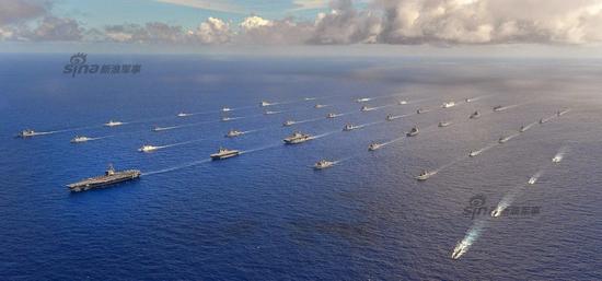 2014环太军演参演舰艇群,中国军舰在列。