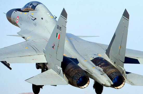 印度的SU-30MKI,其矢量推力无法随意控制,和SU-35S、F-22等飞机的超机动性能完全没有可比性