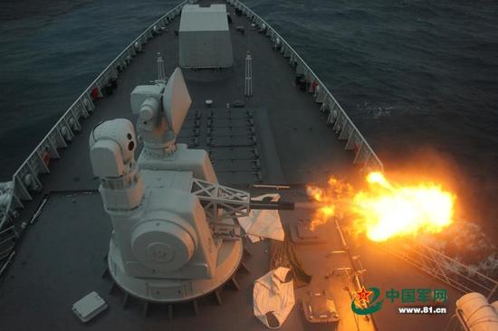 2艘052D神盾舰远海实弹演练