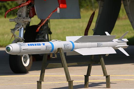 同样布局的IRIS-T空空导弹