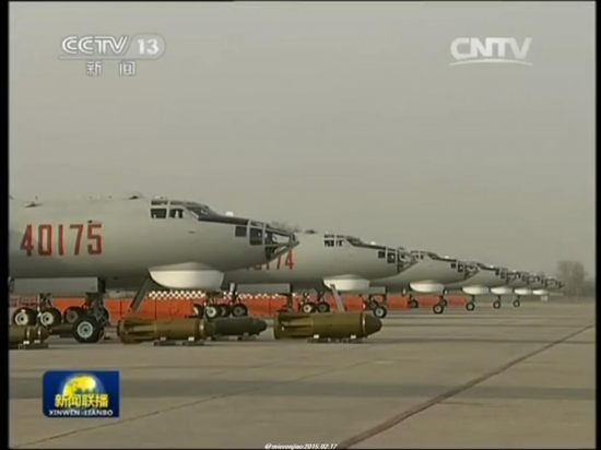 习主席视察驻陕西空军航空兵某师期间,轰-6型轰炸机前方地面上摆放有多年没有出现在解放军训练项目中的3000-2型重型航空炸弹