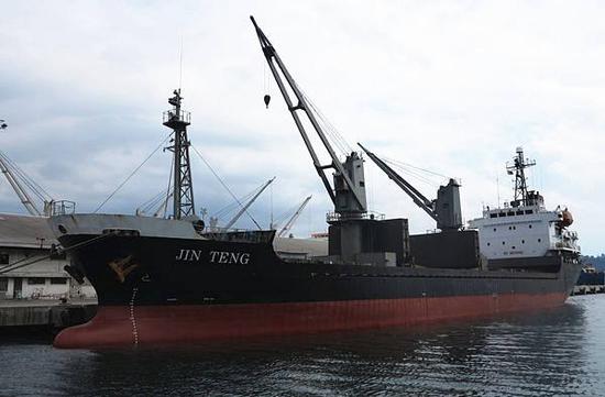 “Jin　Teng”号货船。