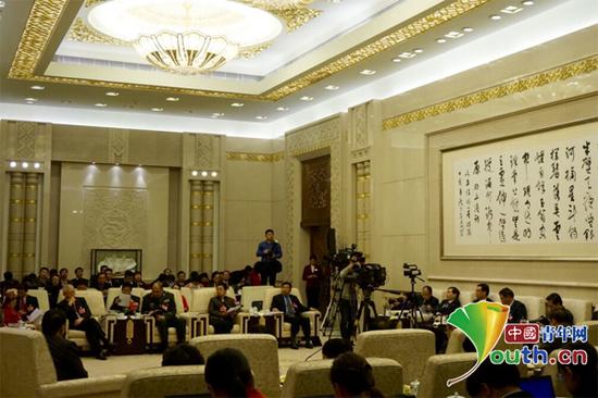 十二届全国人大四次会议海南代表团团组开放日活动现场。中国青年网记者李正穹摄